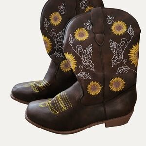 Brown Sunflower Embroidered Western Boots